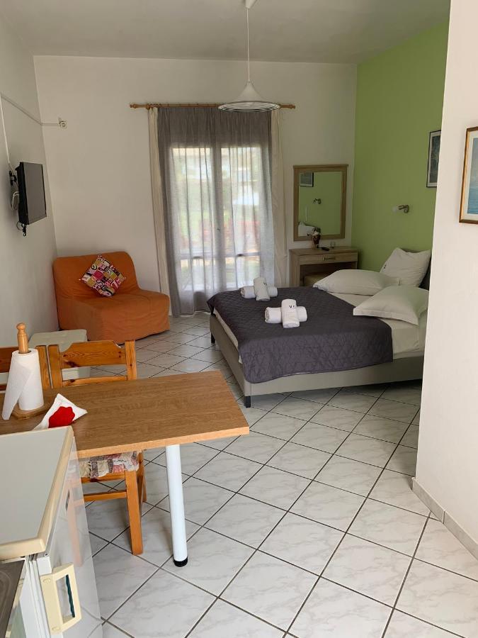 Eleftheria Studios And Apartments Acharavi  Buitenkant foto