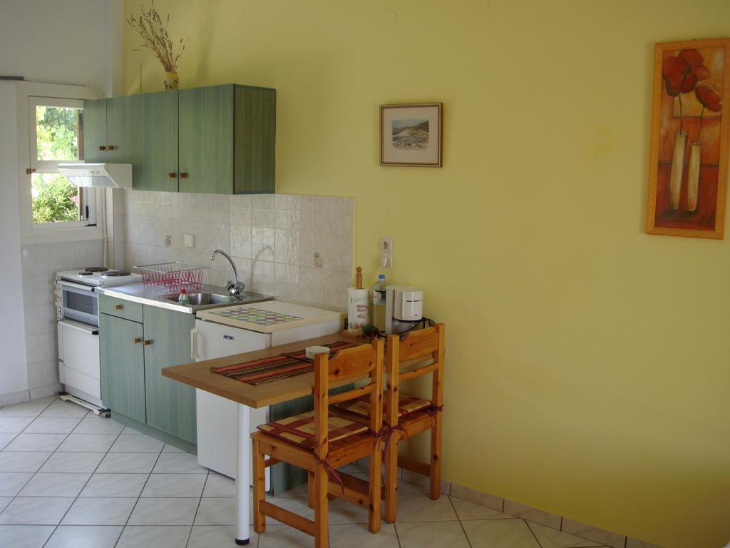 Eleftheria Studios And Apartments Acharavi  Kamer foto